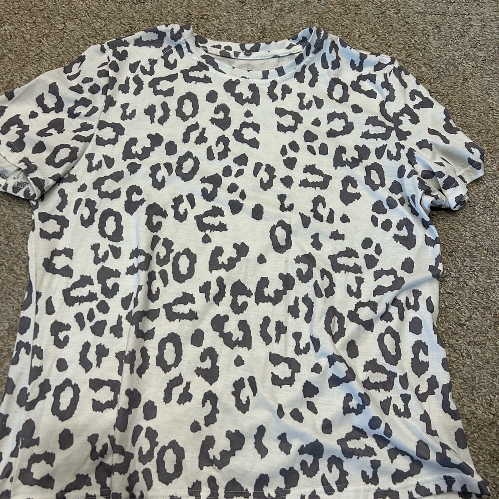 SHEIN Monochrome Animal Print Top